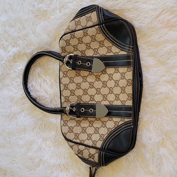 Gucci Handbags - Gucci purse